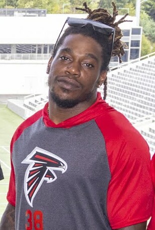 <span class="mw-page-title-main">Lafayette Pitts</span> American football player (born 1992)