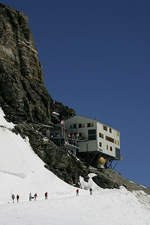 <span class="mw-page-title-main">Mönchsjoch Hut</span>