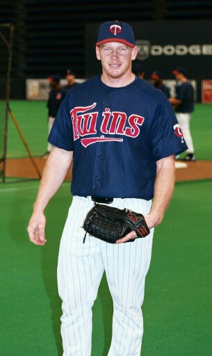 <span class="mw-page-title-main">Bobby Kielty</span> American baseball player (born 1976)