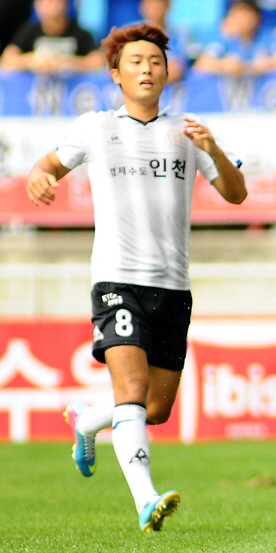 <span class="mw-page-title-main">Kim Jae-woong</span> South Korean footballer (born 1988)