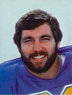 <span class="mw-page-title-main">Billy Shields</span> American football player (born 1954)