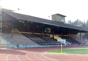 Die Haupttribüne des Stadions Neufeld