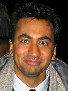 Kal Penn interprète Kevin.