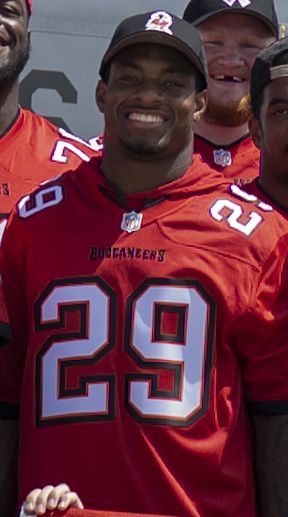 <span class="mw-page-title-main">Christian Izien</span> American football player (born 2000)