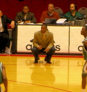 <span class="mw-page-title-main">Mike Davis (basketball, born 1960)</span> American basketball player and coach (born 1960)