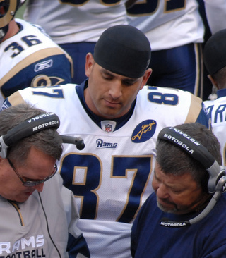 <span class="mw-page-title-main">Anthony Becht</span> American football player and coach (born 1977)