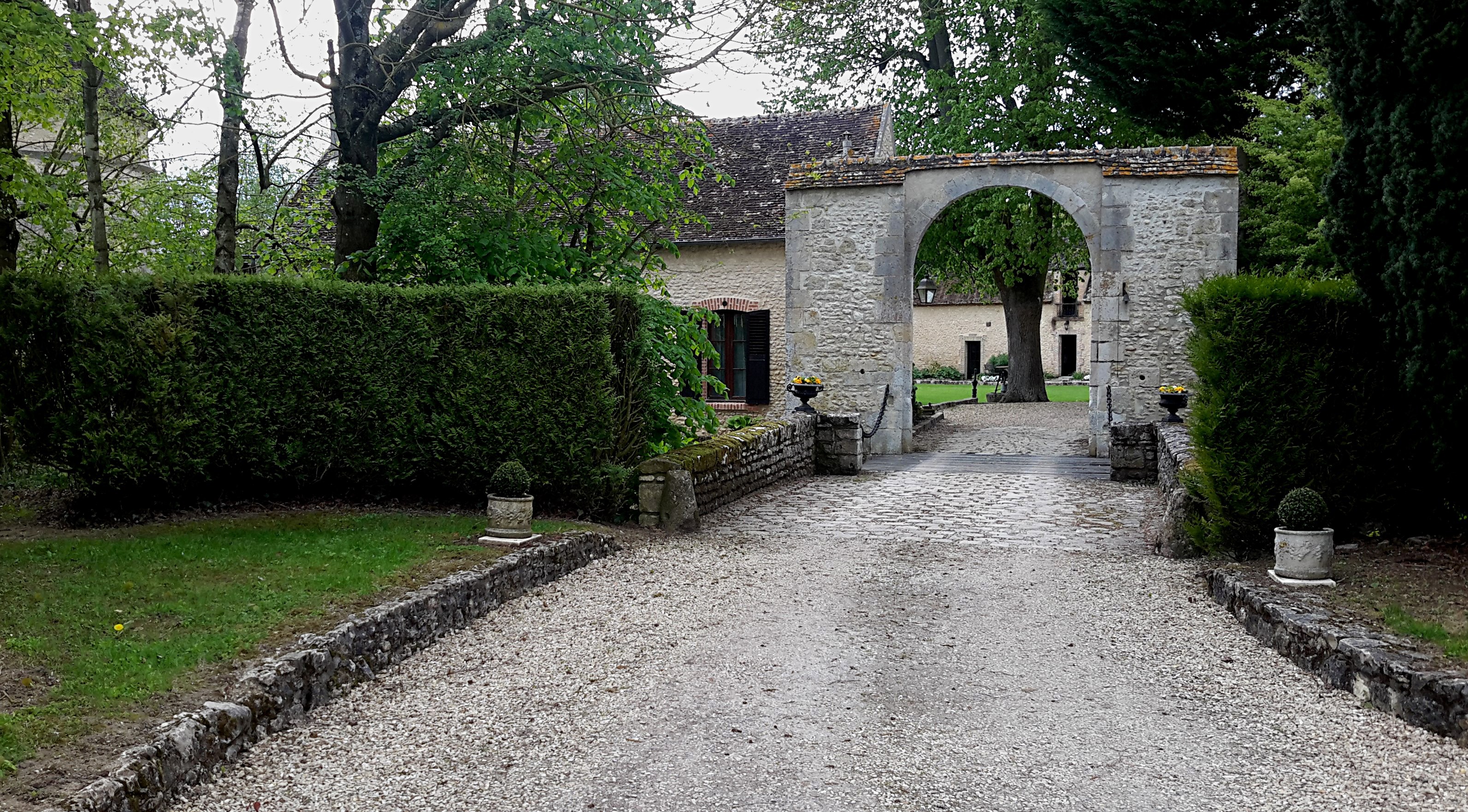 Entrée du parc du château de la Planchette.