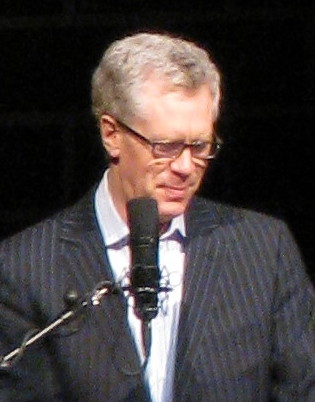 <span class="mw-page-title-main">Stuart McLean</span> Canadian broadcaster and storyteller