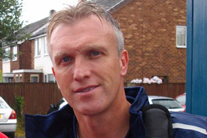 <span class="mw-page-title-main">Steve Davis (footballer, born 1965)</span> English footballer and manager