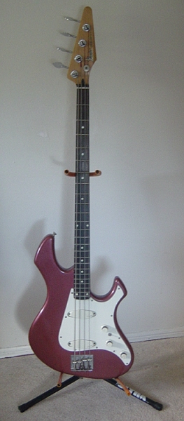 <span class="mw-page-title-main">Fender Performer Bass</span> Electric bass guitar