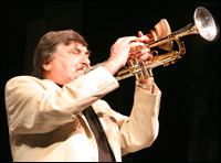 <span class="mw-page-title-main">Kenny Ball</span> English jazz musician (1930–2013)