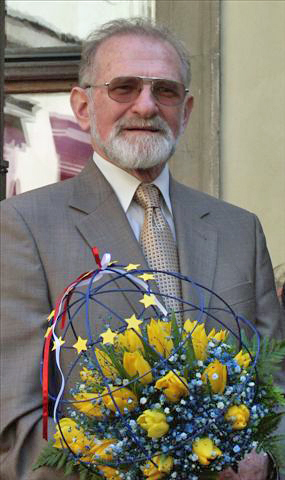 <span class="mw-page-title-main">Bronisław Geremek</span> Polish social historian and politician (1932–2008)