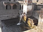 गोमुख मंदिर आणि कुंड