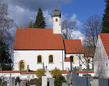 Seitenansicht der Kirche mit Zwiebelturm