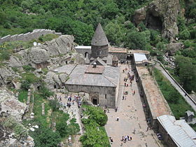 Գեղարդի վանքի մուտքը