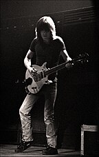 1982 Malcolm Young.jpg