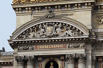 Detail facade principale Palais Garnier Paris 13.jpg