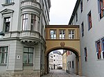 Kollegiengasse mit Brücke zum Roten Schloss