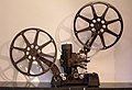 Bell & Howells 16mm Stummfilmprojektor projection