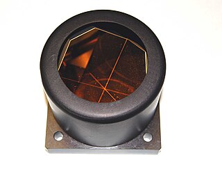 <span class="mw-page-title-main">Retroreflector</span> Device to reflect radiation back to its source