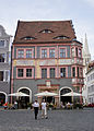 Bürgerhaus mit Ratsapotheke in geschlossener Bebauung, Eckhaus, dazu zwei Sonnenuhren