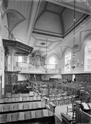 Interieur met de preekstoel en het Ibach-orgel in 1927