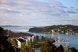 Husøy er øya til høgre i biletet, med Jersøy til venstre. Foto: Peter Fiskerstrand