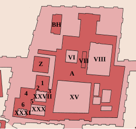 Principales unités de la terrasse du palais de Khorsabad : grande cour (XV), cour d'honneur (VIII), salle du trône (VII), cour de la zone privée (VI), appartements royaux (A), bâtiment isolé (peut-être bit-hilani) (BH). Principales unités des temples de la terrasse : cours principales (XXX, XXVII, XXXI), temple de Sîn (1), chapelle d'Adad (2), chapelle d'Ea (3), temple de Shamash (4), chapelle de Ninurta (5), temple de Ningal (6), ziggurat (Z).