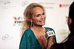 Thumbnail for File:Kristin Chenoweth (40037941064).jpg