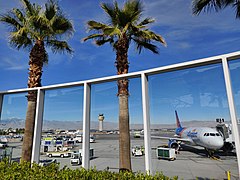 Palm Springs International Airport view onto tarmac.jpg