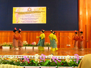 <i>Zapin</i> Malay dance