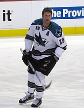 Photographie de Joe Thornton avec le maillot des Sharks de San José