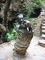 Afrikaans: Borsbeeld van Robert Broom met die skedel van Mevrou Ples by die Sterkfonteingrotte English: Bust of Robert Broom with skull of Mrs Ples at Sterkfontein Caves.