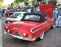 Ford Thunderbird de 1955 avec capote convertible en tissu.