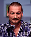 Andy Whitfield op 23 juli 2010 (Foto: Gage Skidmore) overleden op 11 september 2011