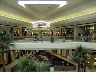 <span class="mw-page-title-main">Oakland Mall</span> Shopping mall in Michigan, U.S.