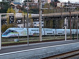 La rame no 998 en gare de Poitiers, avec une livrée « Rame d'essai ».