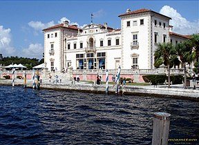 Villa Vizcaya vom Wasser aus