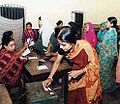 Vote de femmes au Bangladesh.