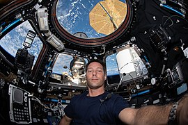 Selfie de Thomas Pesquet à l'intérieur de la Cupola.