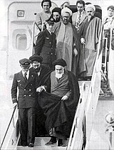 Ayatollah Khomeini trở về sau thời gian lưu vong