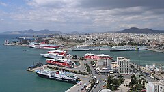 Vue panoramique de la partie ouest de la ville et du grand port maritime du Pirée.