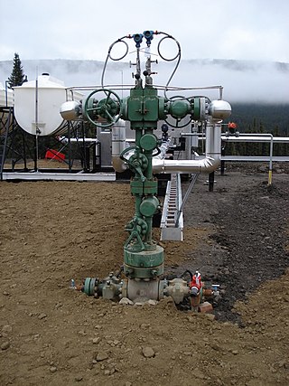 <span class="mw-page-title-main">Christmas tree (oil well)</span> Assembly of valves, spools, and fittings used to regulate the flow of fluids in an oil well