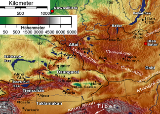 Gebirgsketten von Altai und Tian Shan mit Ortschaften