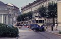 Ein Vierwagen­zug er­reicht den Jo­sefs­platz in Baden bei Wien (1975)