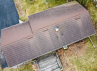 <span class="mw-page-title-main">Wood shingle</span> Tapered pieces to cover building roofs and walls