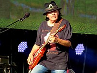 Carlos santana-1547303295.jpg