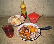 Bubur ayam dengan sate uritan (telur ayam prematur), disajikan di warung di Jakarta.