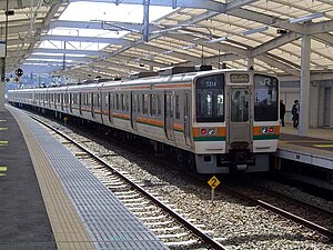 万博八草駅（現在の八草駅）に到着した エキスポシャトル