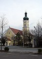 Pfarrkirche Oberschneiding mit Kirchenvorplatz